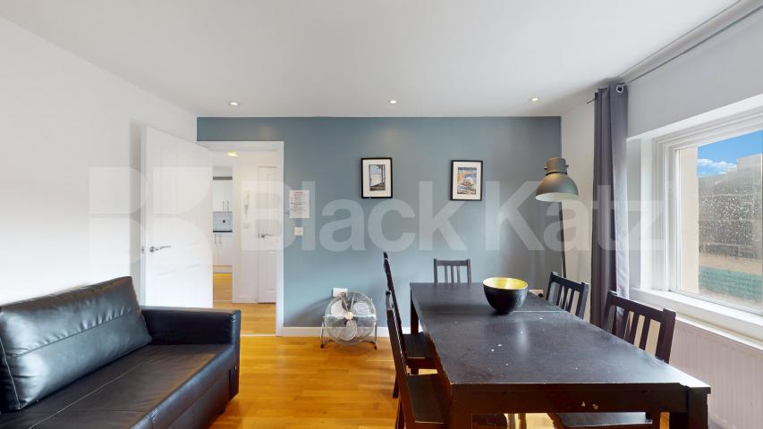Refurbished Refurbished Two Bedroom Flat in Elegant Period Conversion Rochester Road, Camden